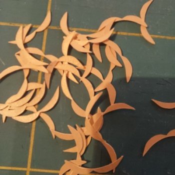 Preview: H150 Blätter 0067c aus Goldkarton 50St. 7x10mm (fertige Blüte)