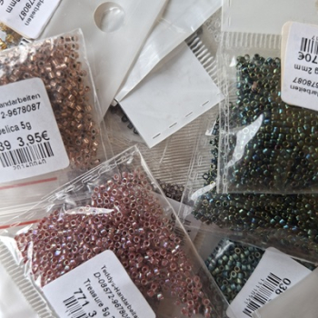 Preview: 20 Pck. Zylinder-Glasperlen 2mm Delica und Treasure
